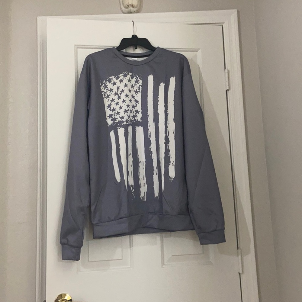 Long sleeve gray shirt with white flag